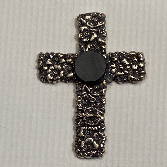 VNTG Brighton LOLA Floral Embossed Silver Cross Magnet - Picture 3 of 5